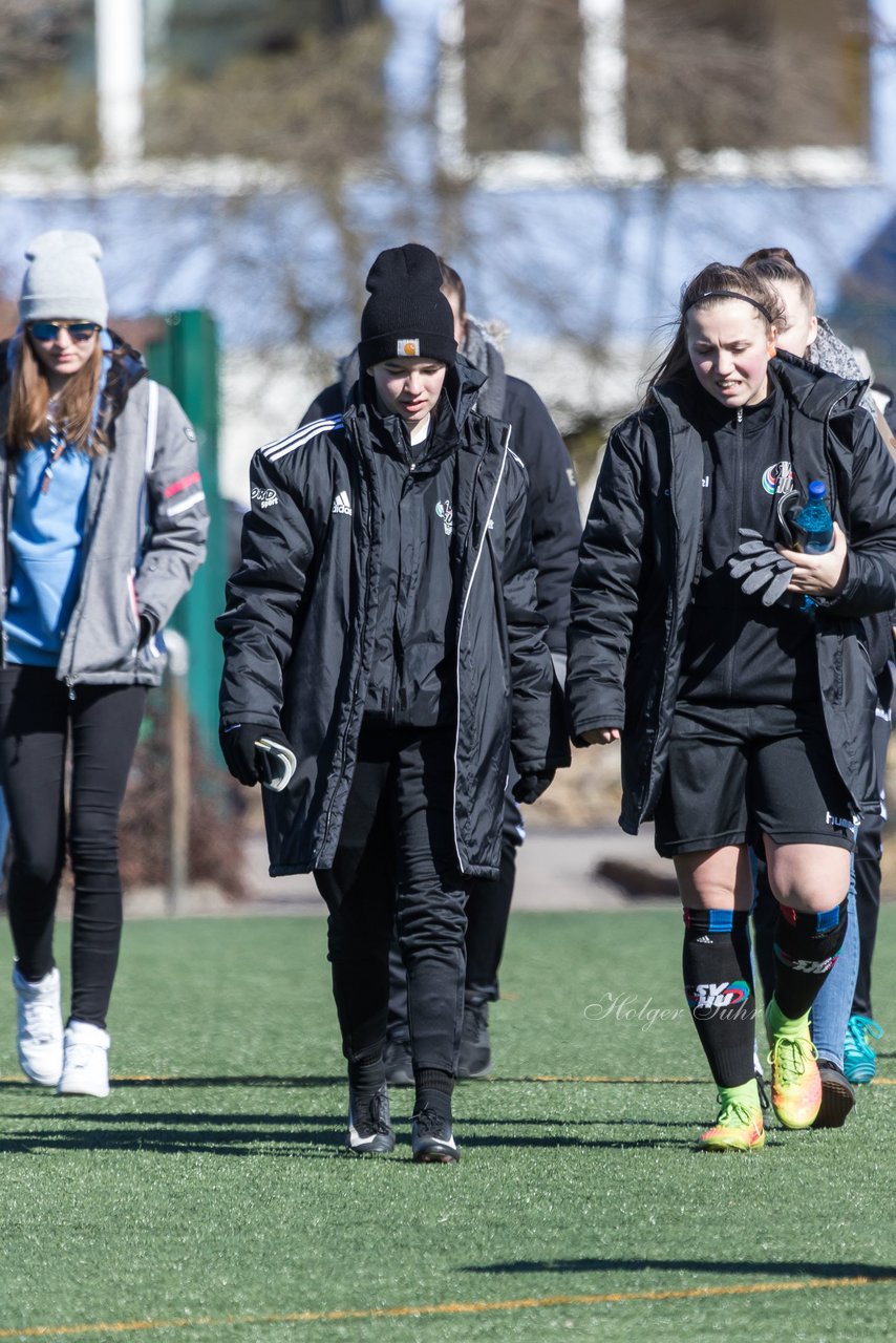 Bild 92 - B-Juniorinnen Halbfinale SVHU - Holstein Kiel : Ergebnis: 3:0